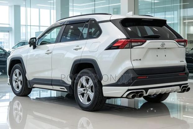 Toyota RAV4 2021 White
