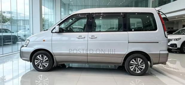 Toyota Noah 2004 White