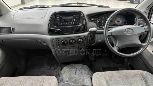 Toyota Noah 2004 White