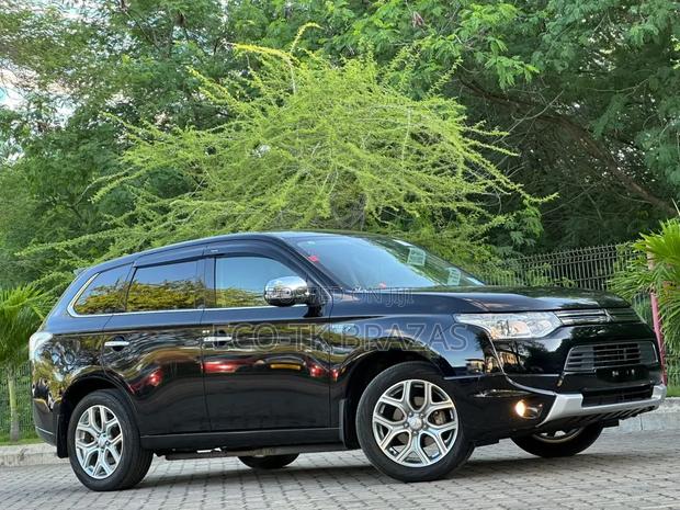 Mitsubishi Outlander 2.0 PHEV AWD 2013 Black