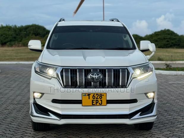 Toyota Land Cruiser Prado 2022 White