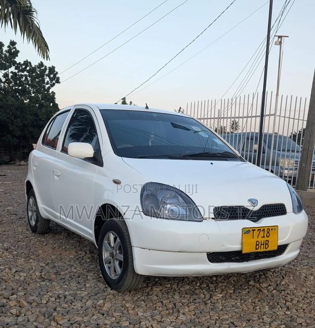 Toyota Vitz 2002 White