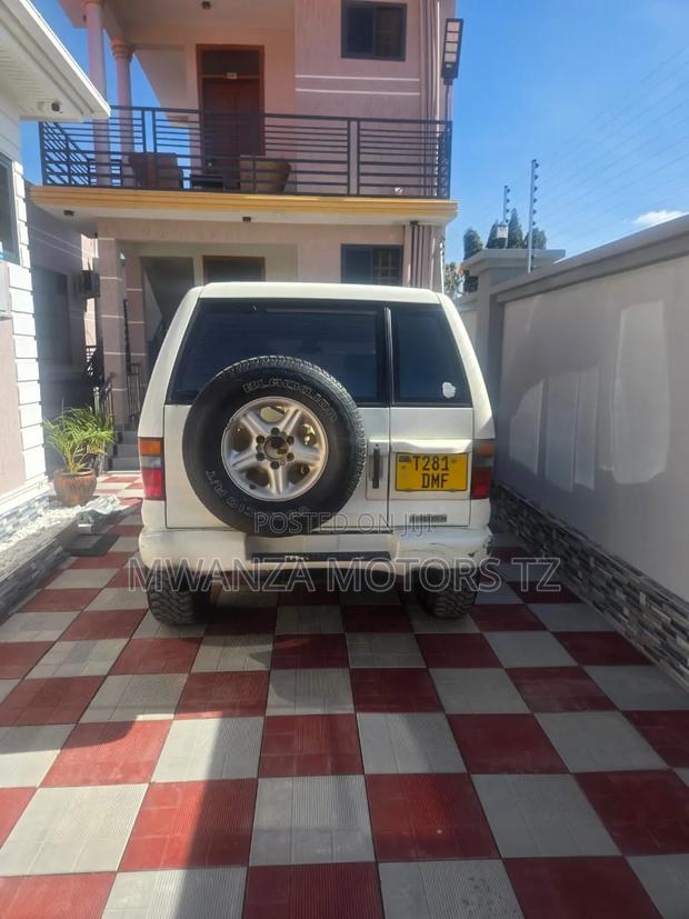 Isuzu Trooper 2002 White