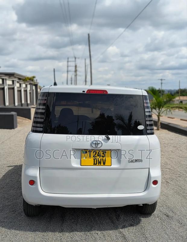Toyota Sienta 2007 White