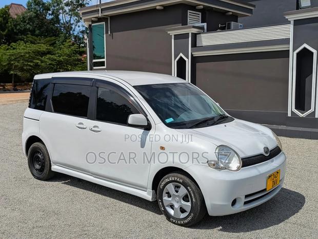 Toyota Sienta 2007 White