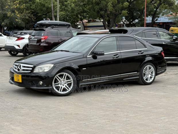Mercedes-Benz C200 2009 Black