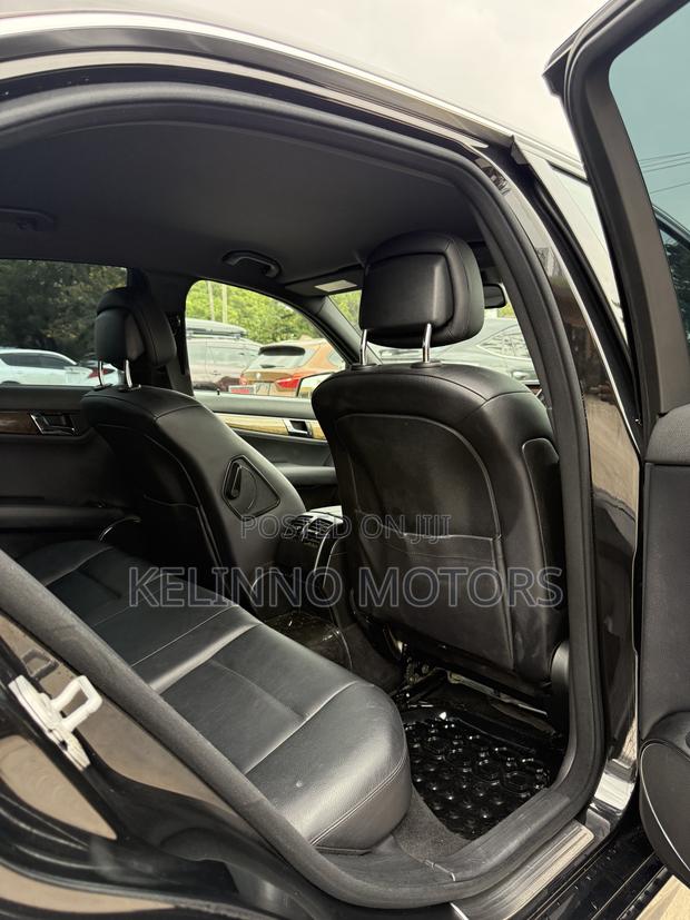 Mercedes-Benz C200 2009 Black