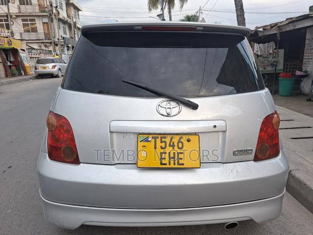 Toyota IST 2004 Silver