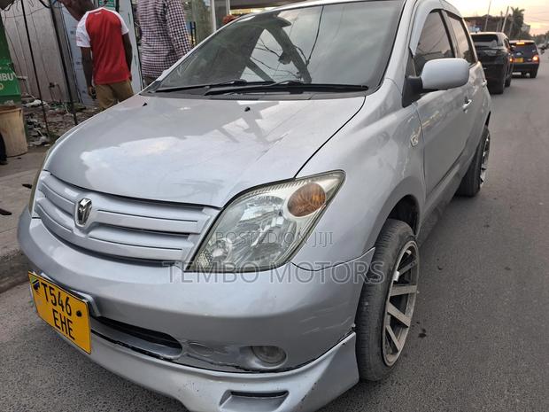 Toyota IST 2004 Silver