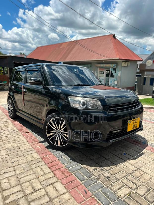 Toyota Corolla Rumion 2010 Black