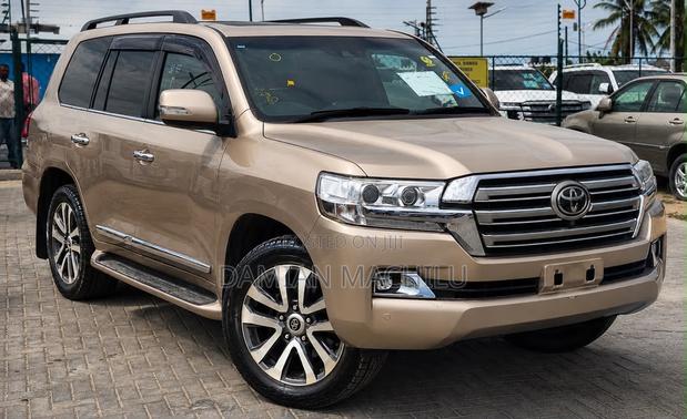 Toyota Land Cruiser 2017 Gold