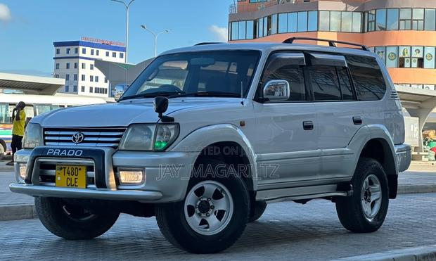 Toyota Land Cruiser Prado 2001 White