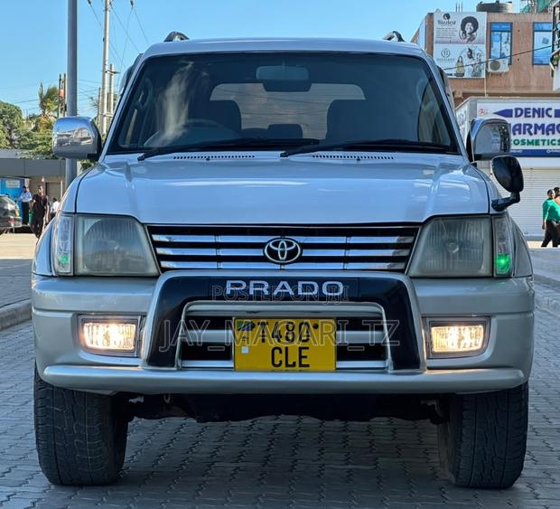 Toyota Land Cruiser Prado 2001 White