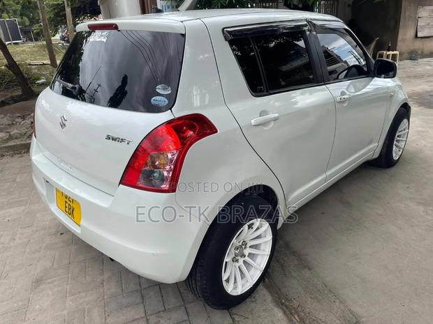 Suzuki Swift 2010 White