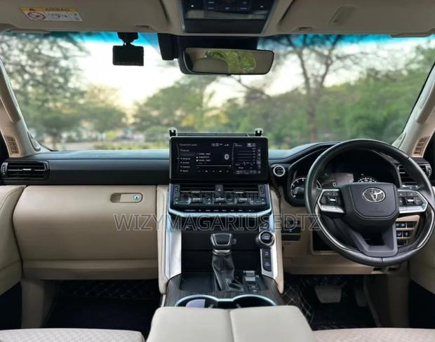Toyota Land Cruiser 2024 Off white