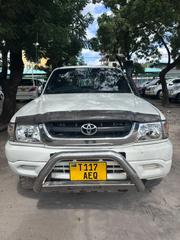 Toyota Hilux 2.5 Cab 2005 White for sale
