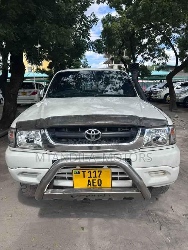 Toyota Hilux 2.5 Cab 2005 White