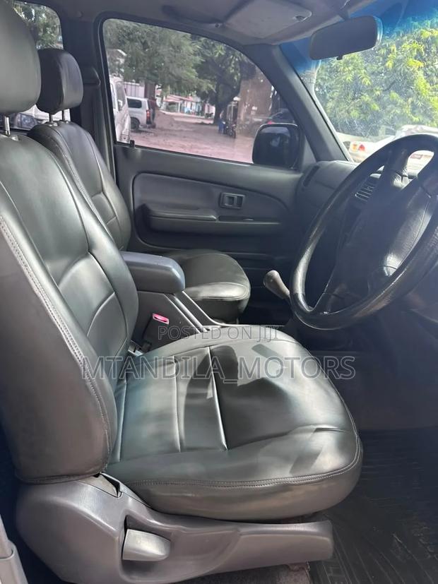 Toyota Hilux 2.5 Cab 2005 White