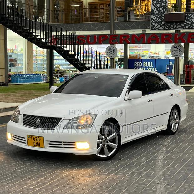 Toyota Crown 2006 White