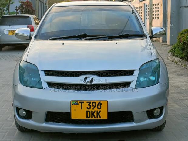 Toyota IST 2005