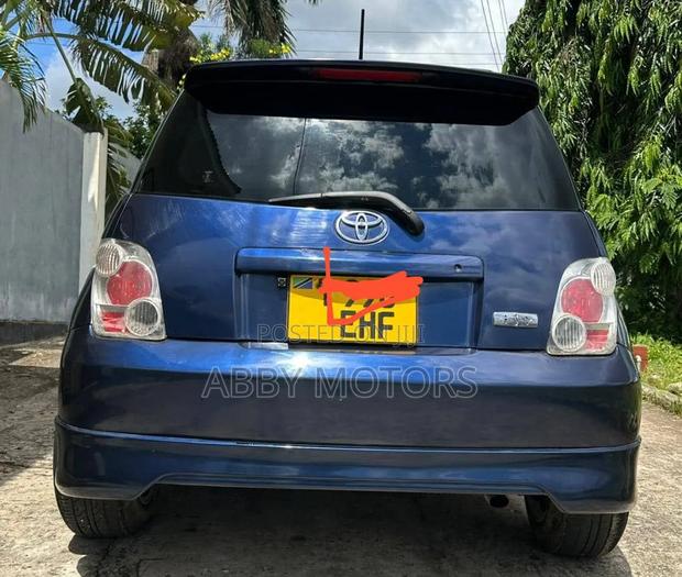 Toyota IST 2004 Blue