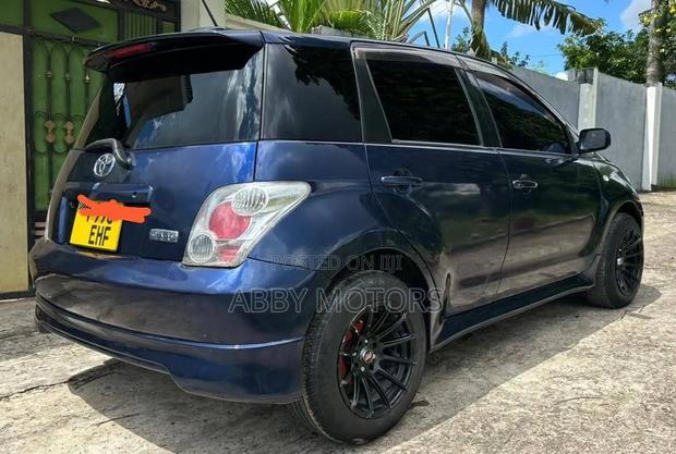 Toyota IST 2004 Blue
