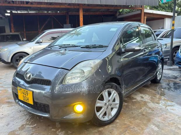 Toyota Vitz 2009 Gray