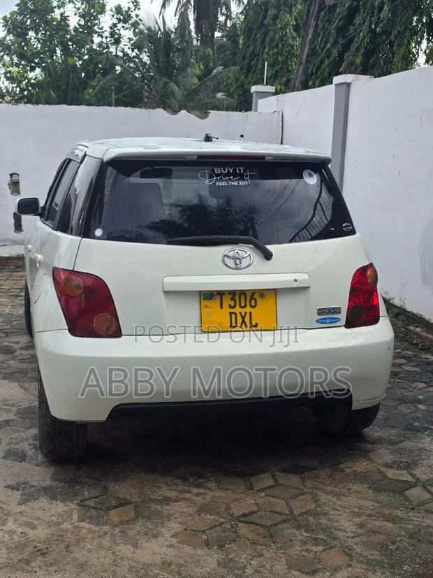 Toyota IST 2006 White