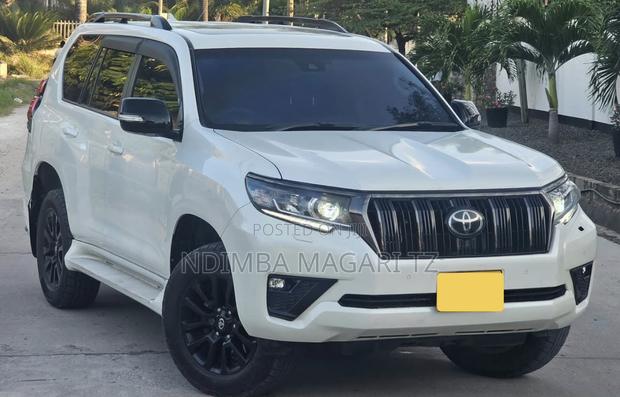 Toyota Land Cruiser Prado 2.8 2023 White