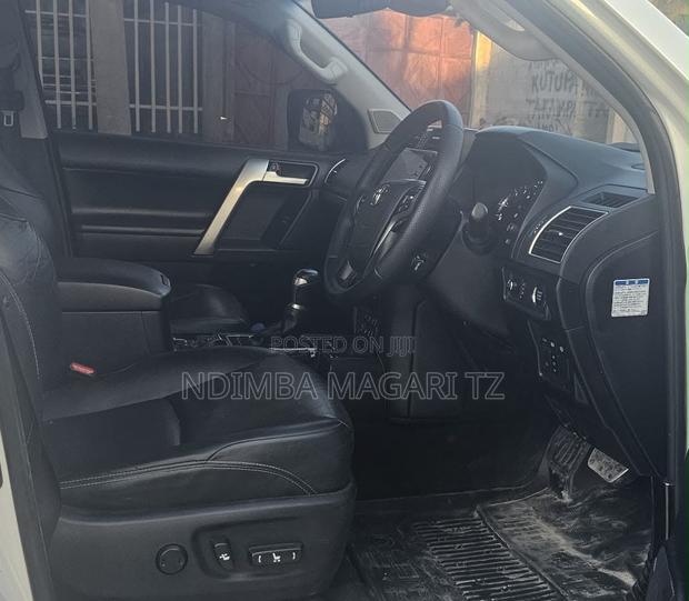 Toyota Land Cruiser Prado 2.8 2023 White