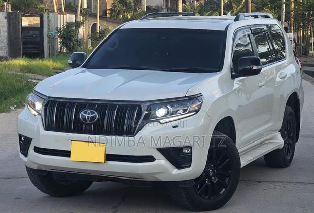 Toyota Land Cruiser Prado 2.8 2023 White