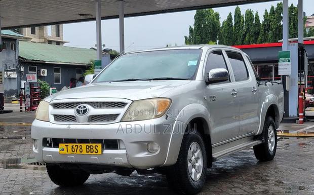 Toyota Hilux 2012 Silver