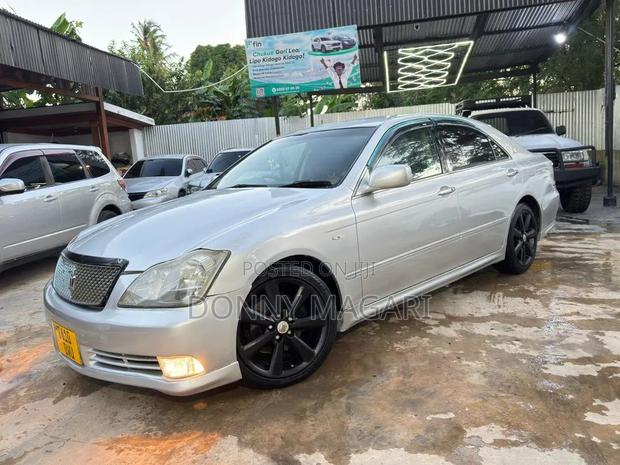 Toyota Crown 2006 Silver