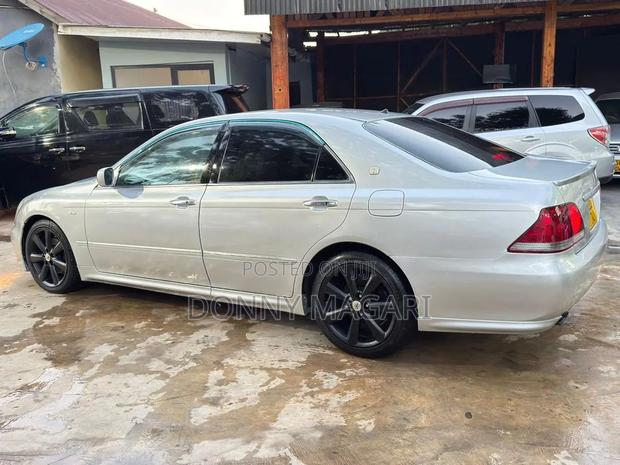 Toyota Crown 2006 Silver