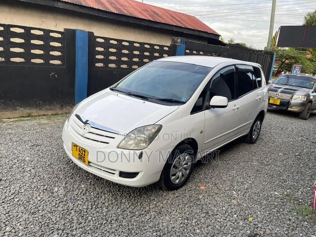 Toyota Corolla Spacio 2005 White