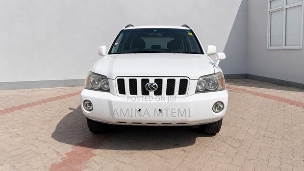 Toyota Kluger 2011 White