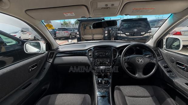 Toyota Kluger 2011 White