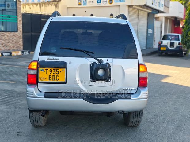 Suzuki Escudo 2005 Silver