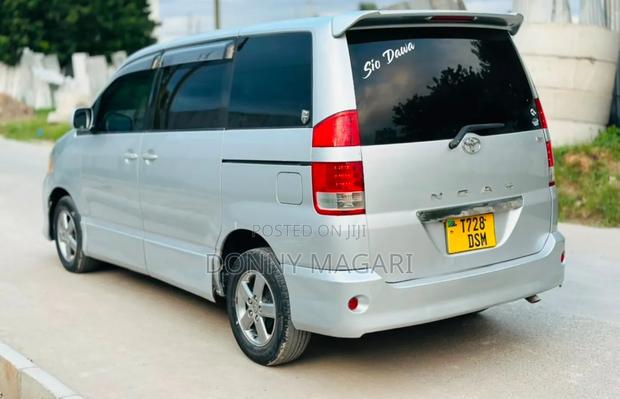 Toyota Noah 2008 Silver