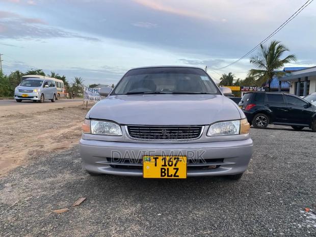 Toyota Corolla 2000 Gray