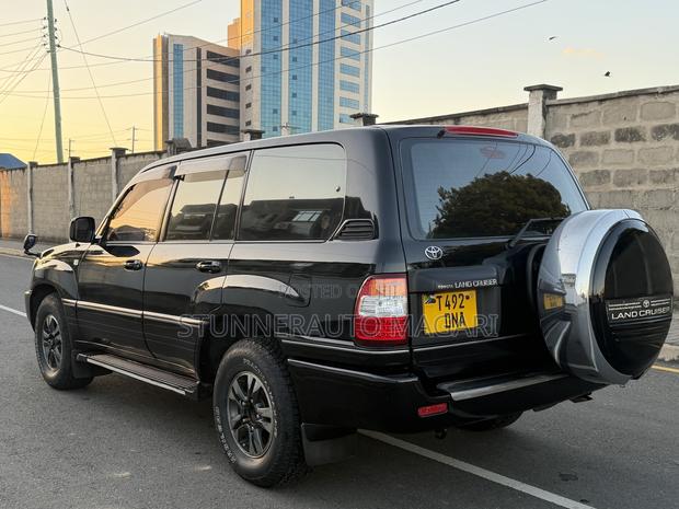 Toyota Land Cruiser 2000 Black