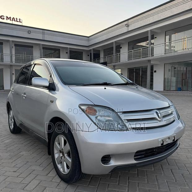 Toyota IST 2004 Silver