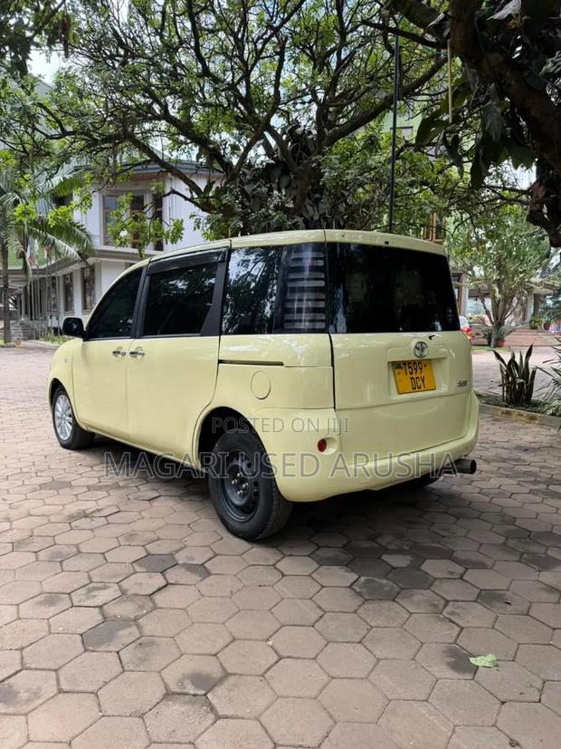 Toyota Sienta 2003