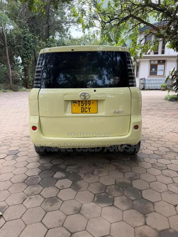 Toyota Sienta 2003