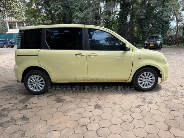Toyota Sienta 2003