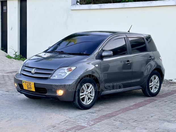 Toyota IST 2004 Ivory