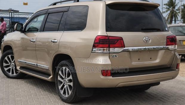 Toyota Land Cruiser 2018 Gold