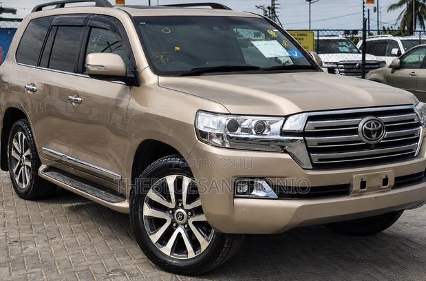 Toyota Land Cruiser 2018 Gold