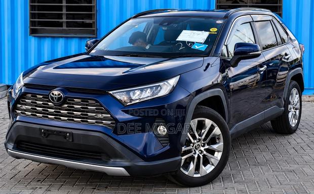 Toyota RAV4 2021 Blue