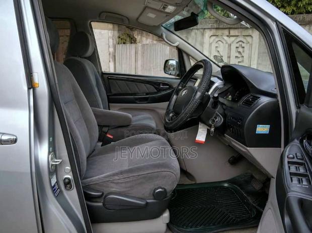 Toyota Alphard 2006 Silver